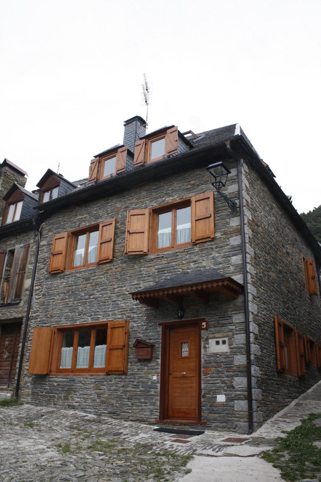Apartamentos Valle De Aran Mont Екстериор снимка